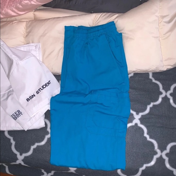 Keiser University BSN Scrubs - Picture 4 of 5